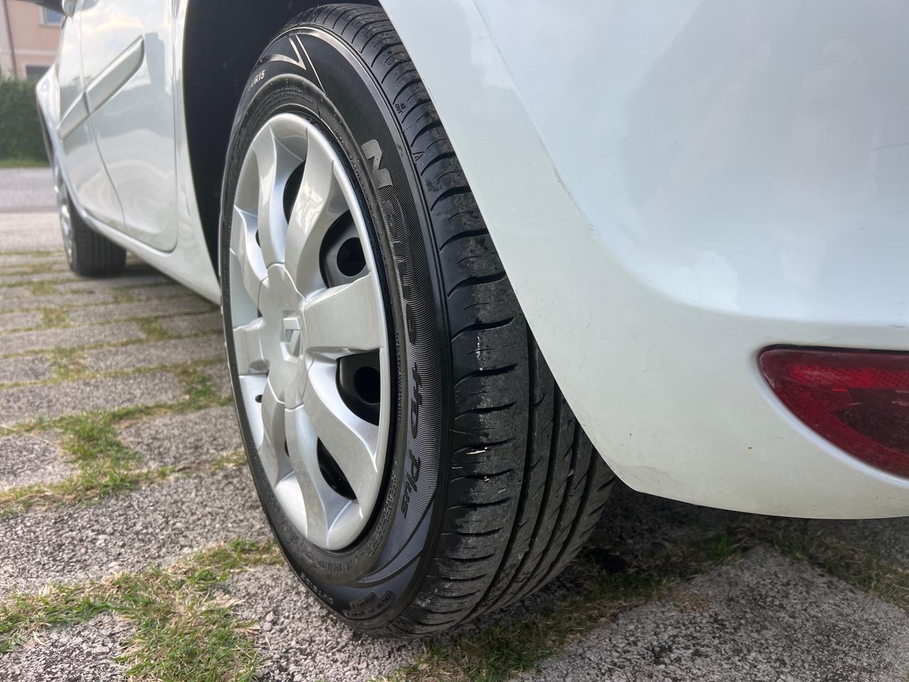 Renault Clio 1.2 55KW 5porte-2011"SOLO 43.000KM"