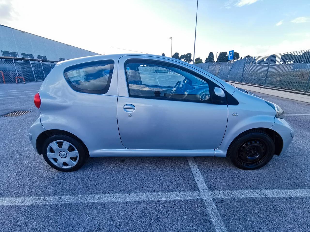 Toyota Aygo 1.0 12V VVT-i 3P. Sol - 2007