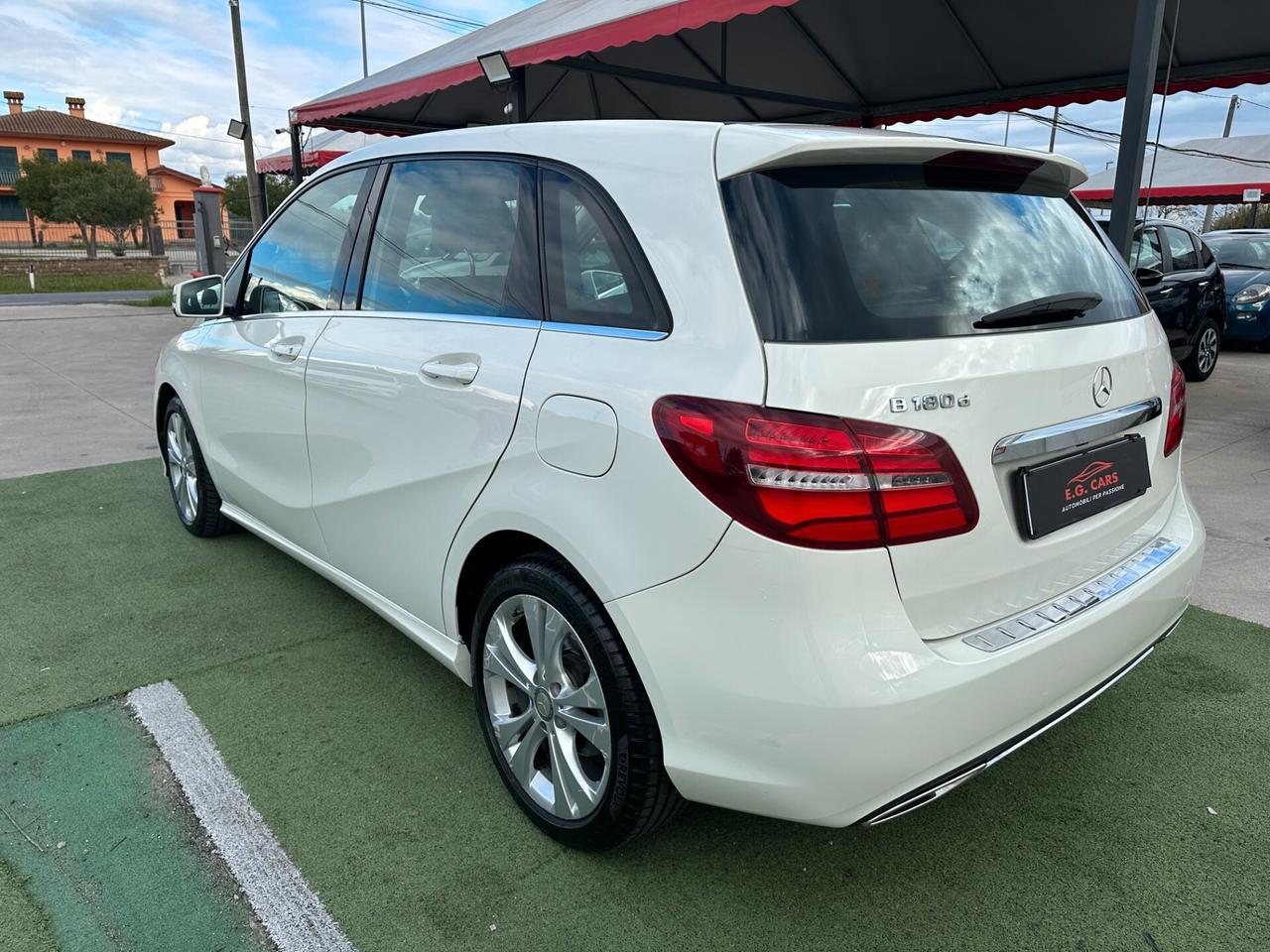 Mercedes-Benz B 180 SPORT*AUT*NAVI*KAMERA*KEY*BLUETOOTH*F1*MULTILED*