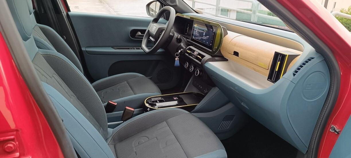 Fiat Grande Panda 44kWh Red