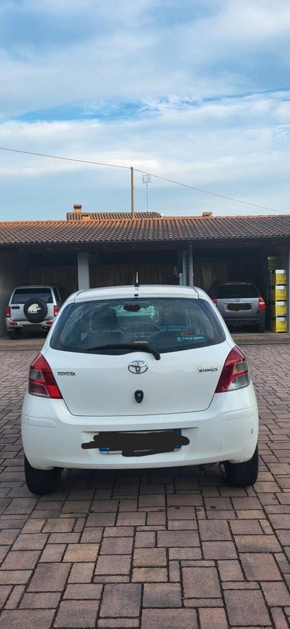 Toyota Yaris 1.0 5 porte
