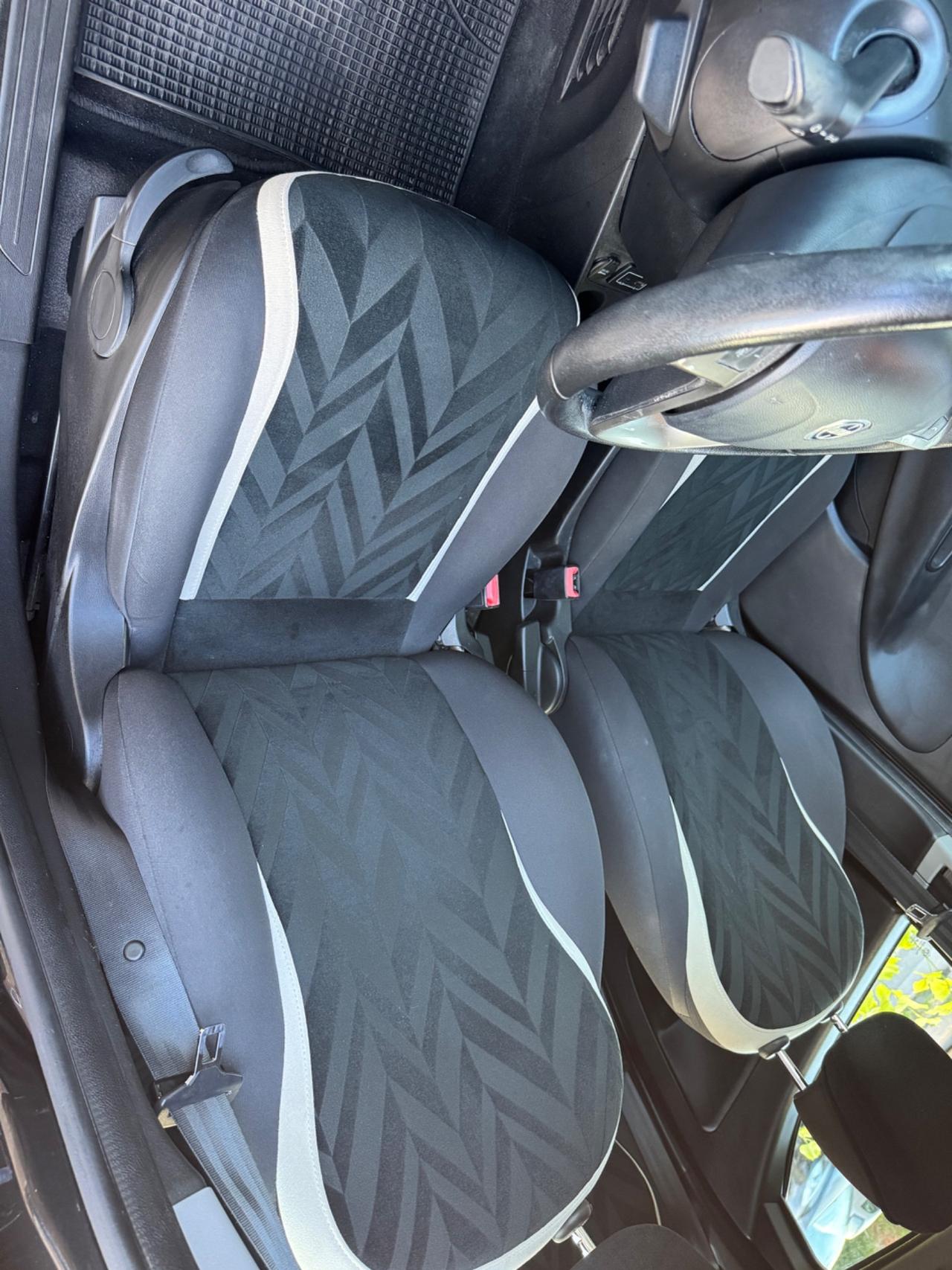 Lancia Ypsilon 1.3 MJT 95 cv neopaten garanzia 12 mesi