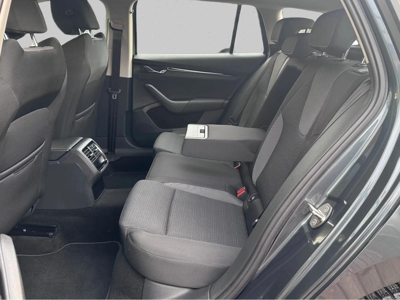 Skoda Octavia Wagon 2.0TDI 116CV DSG, Fari LED