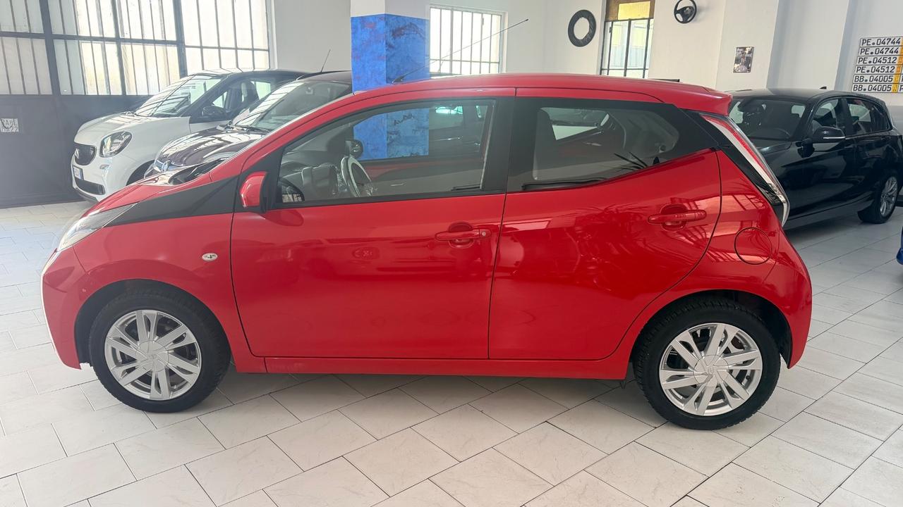 Toyota Aygo 1.0 VVT-i 69 CV 5 porte x-play automatica