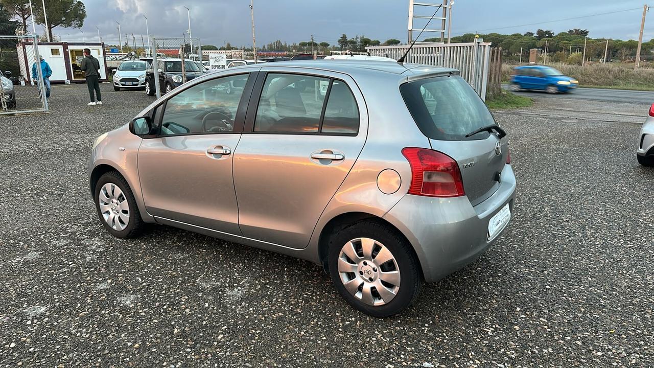 Toyota Yaris 1.0 benzina 5 porte