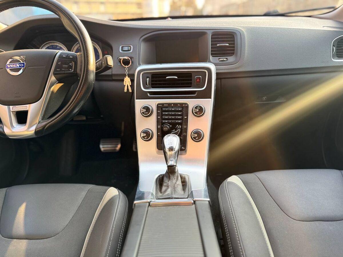 Volvo V60 2.0 d4 ved (d3) R-design geartronic