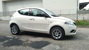 Lancia Ypsilon 0.9 TwinAir 85 CV 5 porte Metano Ecochic Platinum
