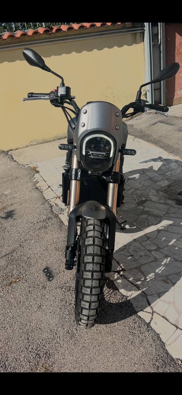 Benelli Leoncino 800 Trail