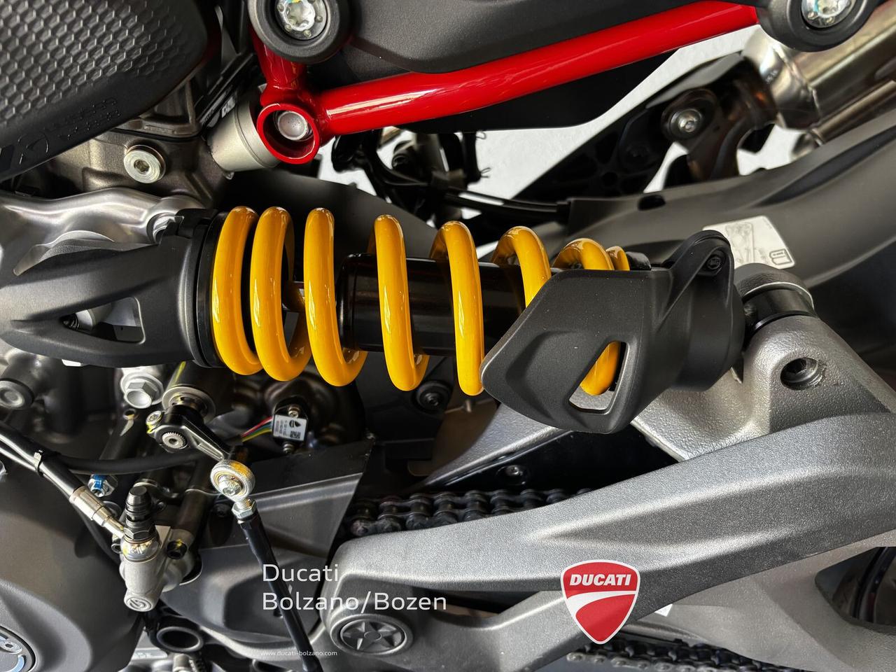 Ducati Monster V2 896
