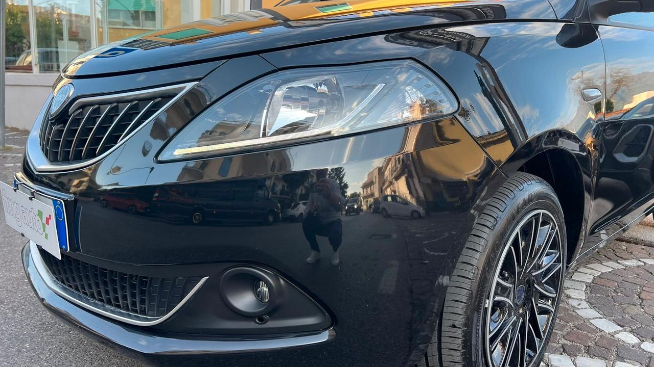 Lancia Ypsilon 1.0 FireFly 5 porte S&S Hybrid Gold