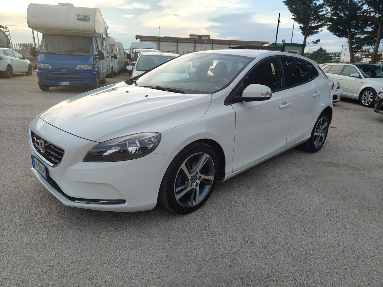 Volvo V40 D2 1.6d summum