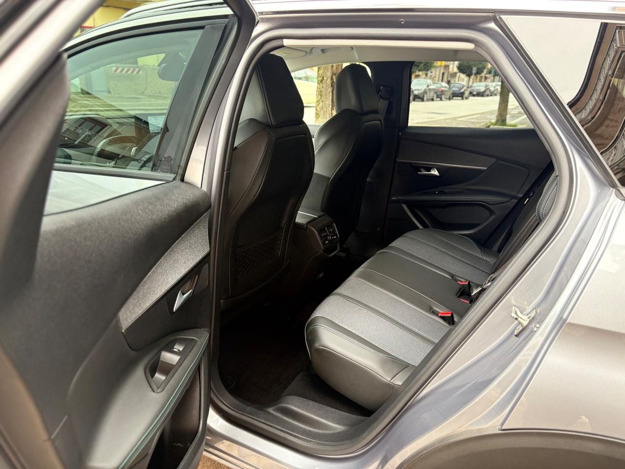 Peugeot 3008 BlueHDi 130 Allure BICOLOR FULL/LED