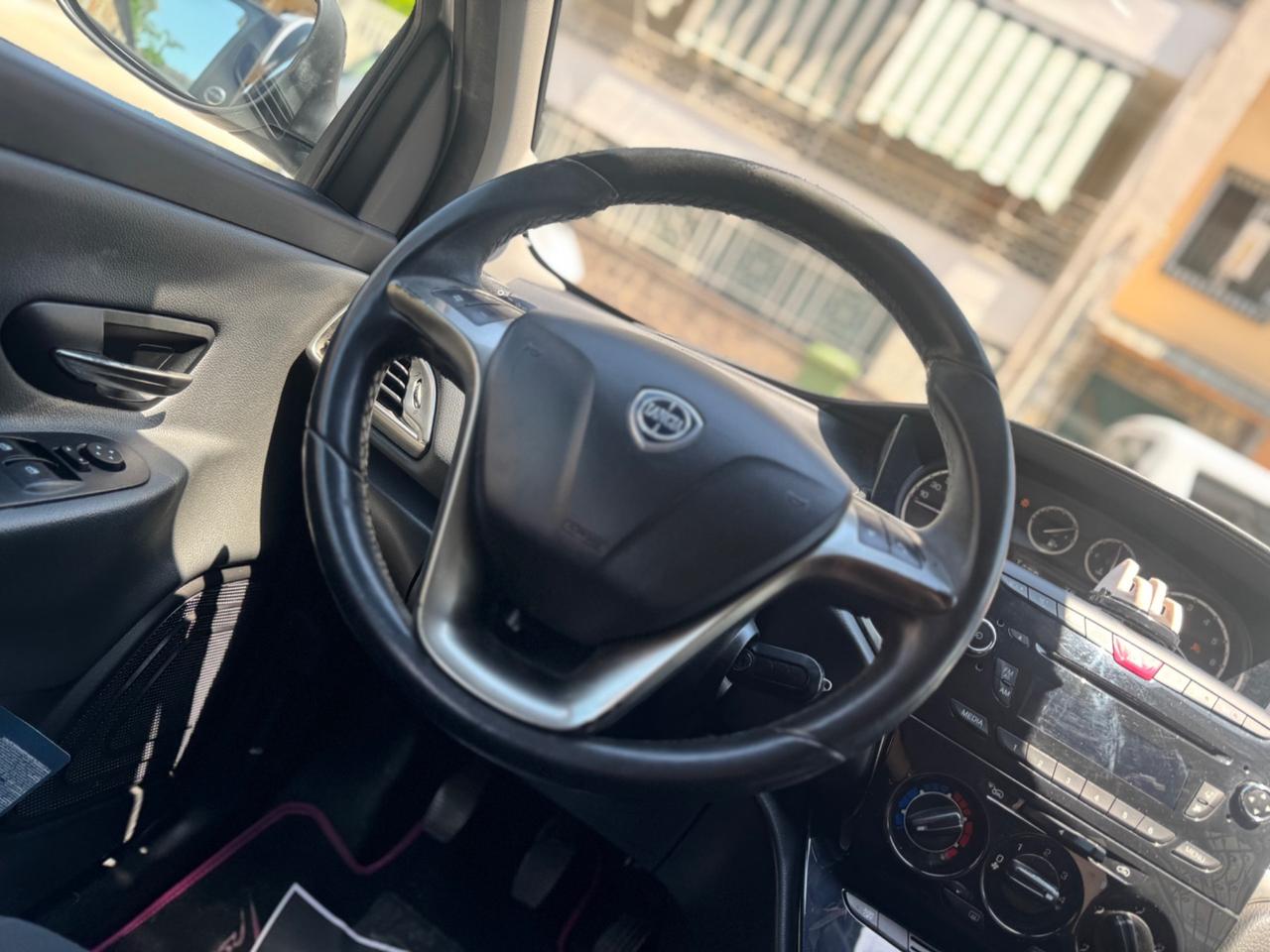 Lancia Ypsilon 1.2 69 CV 5 porte GPL Ecochic Gold