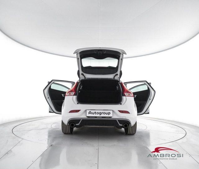 VOLVO V40 D2 R-design