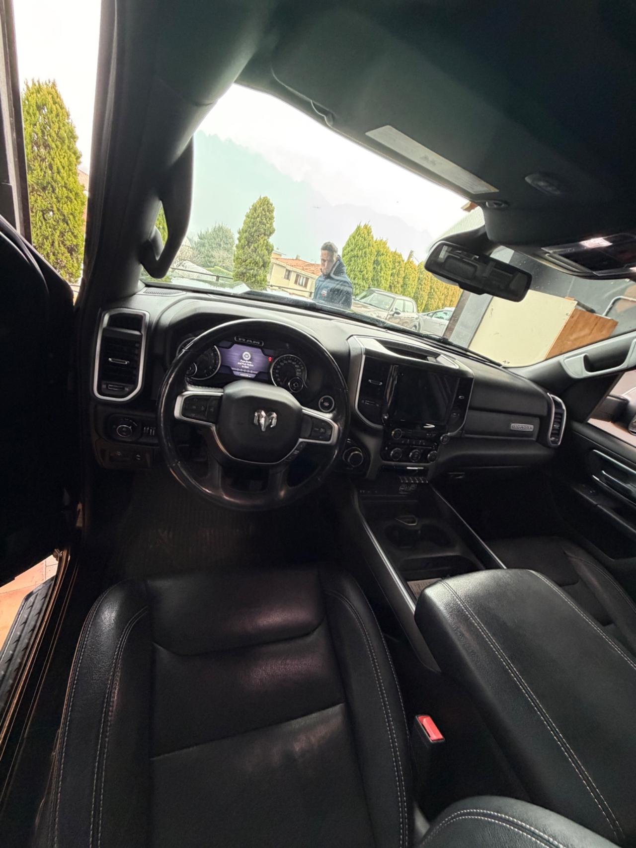 Dodge RAM 1500 5.7 V8 4x4 BIGHORN