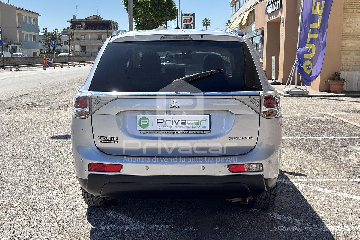 MITSUBISHI Outlander 2.2 DI-D 4WD Intense