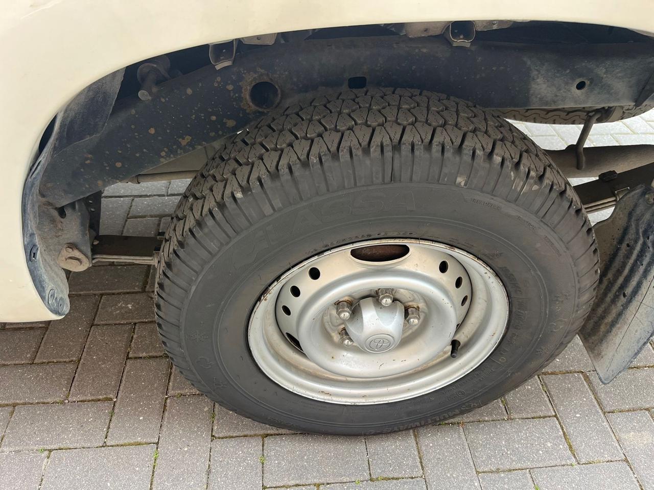 Toyota Hilux 2.4 2WD