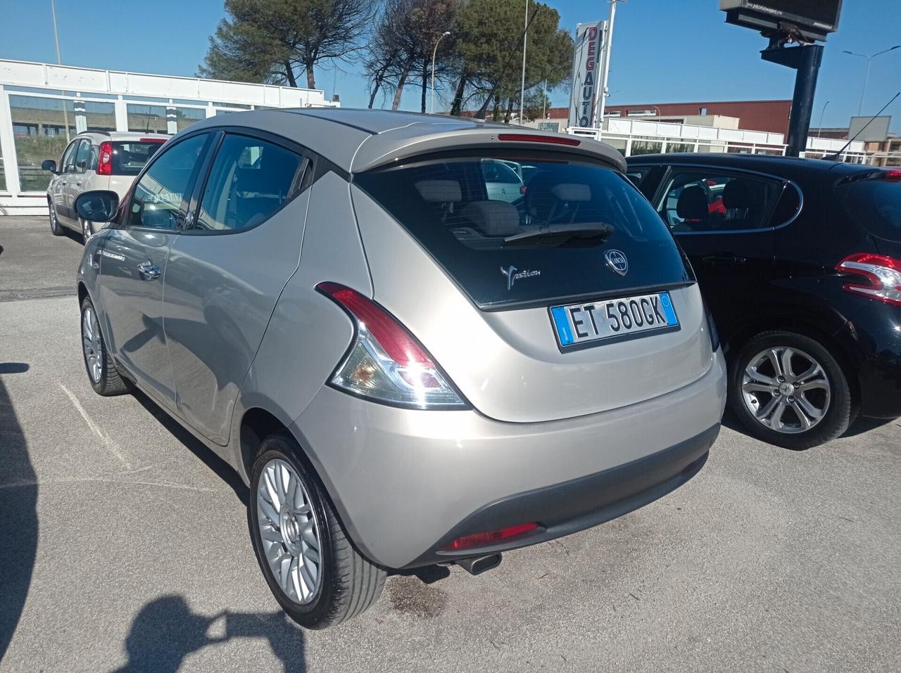 Lancia Ypsilon 1.2 GPL di serie Ecochic 69cv Gold
