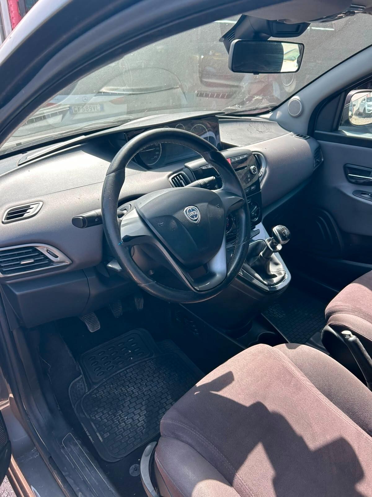 Lancia Ypsilon 1.2 69 CV Unyca VISTA E PIACIUTA
