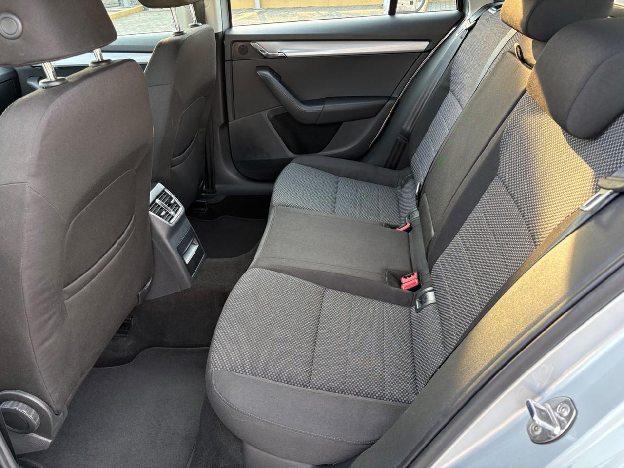 Skoda Octavia 1.6 TDI CR 105 CV DSG Wagon Elegance
