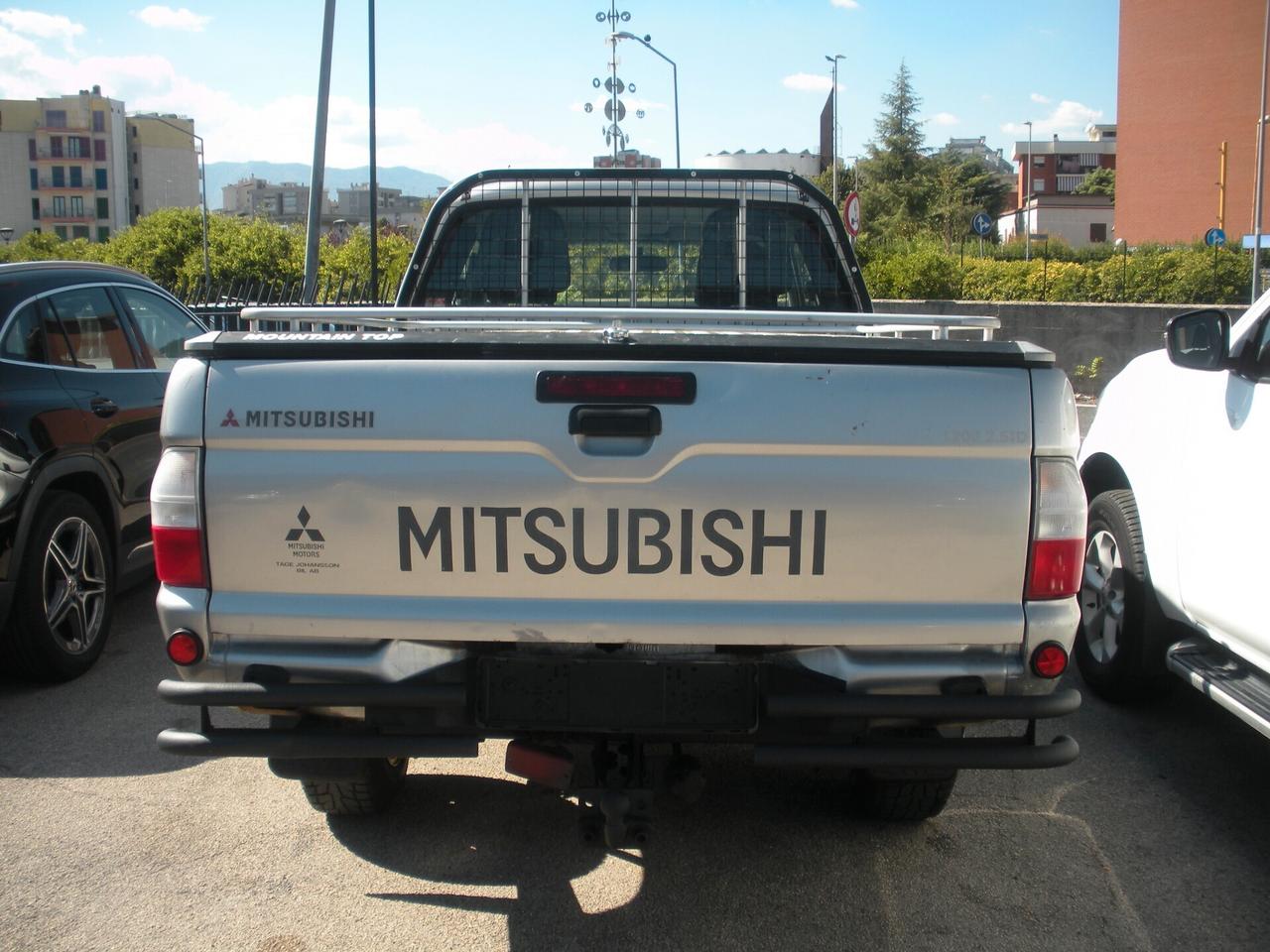 Mitsubishi L200 2.5 TD cat 4WD Club Cab Intense