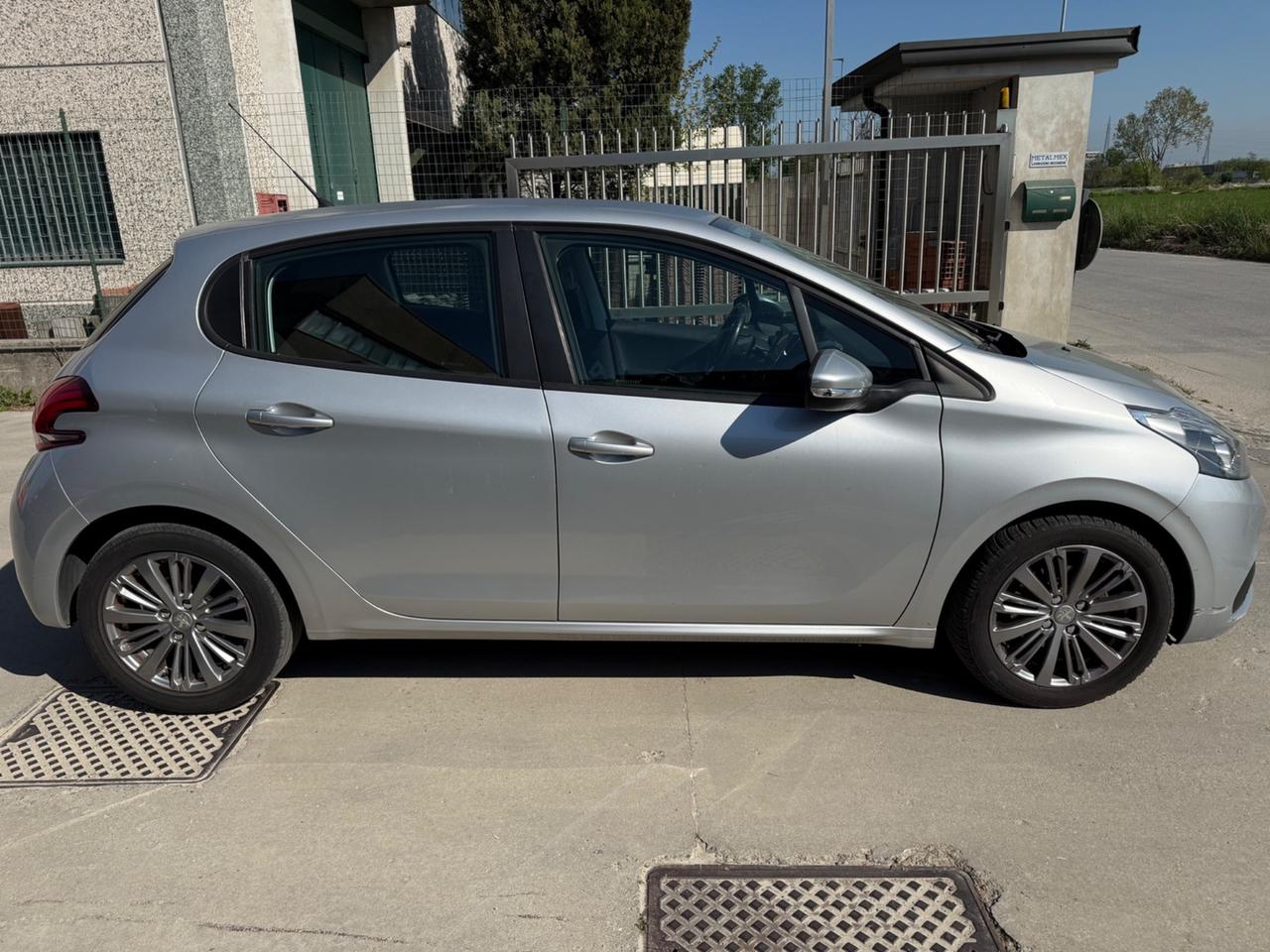 Peugeot 208 PureTech 82 5p. GPL Allure