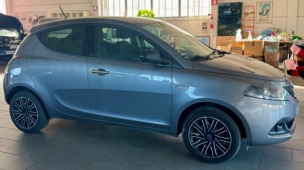 Lancia Ypsilon 1.0 FireFly 5 porte S&S Hybrid Gold