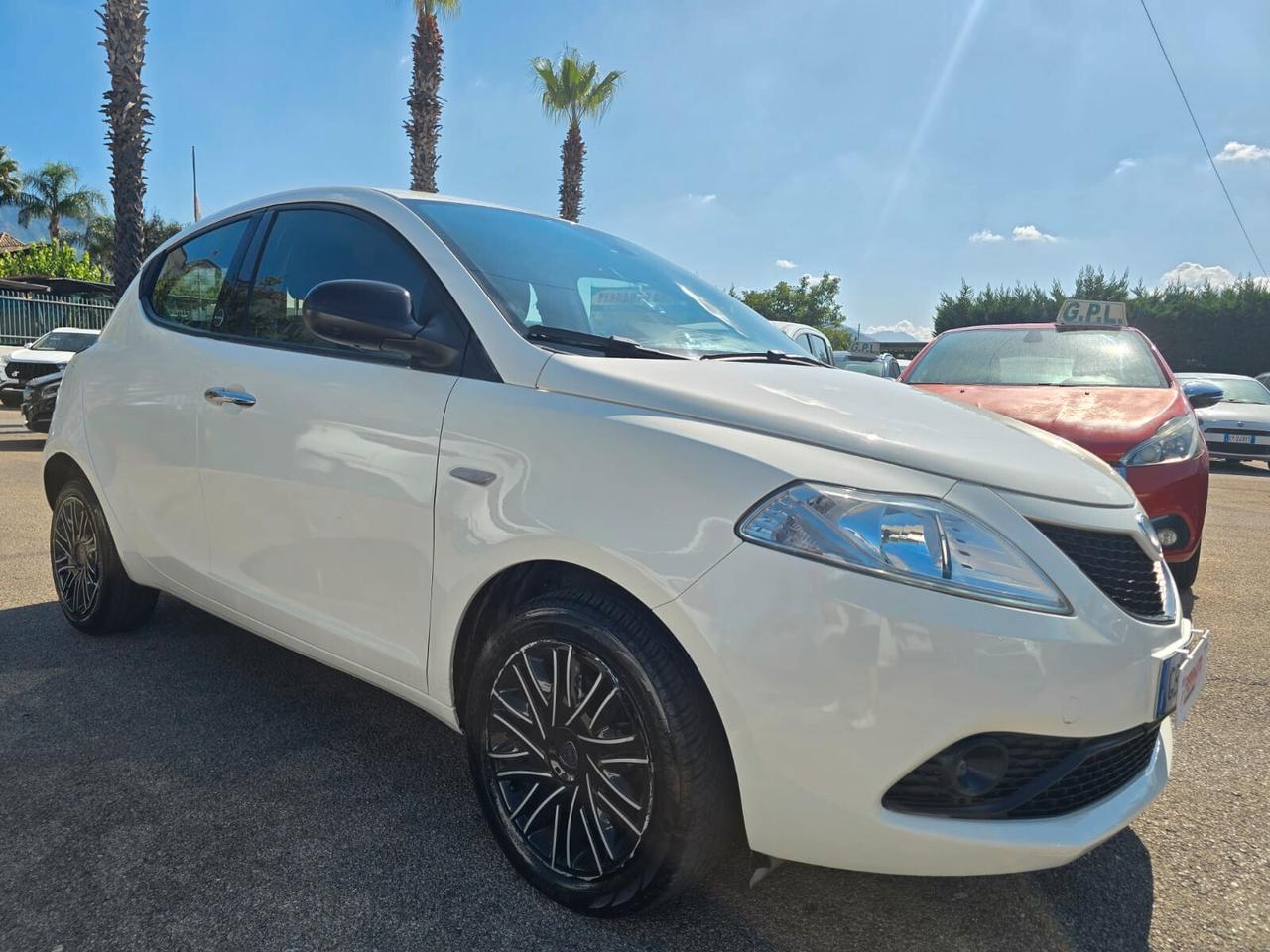LANCIA Y 1.0 HYBRID 71CV GOLD EDITION
