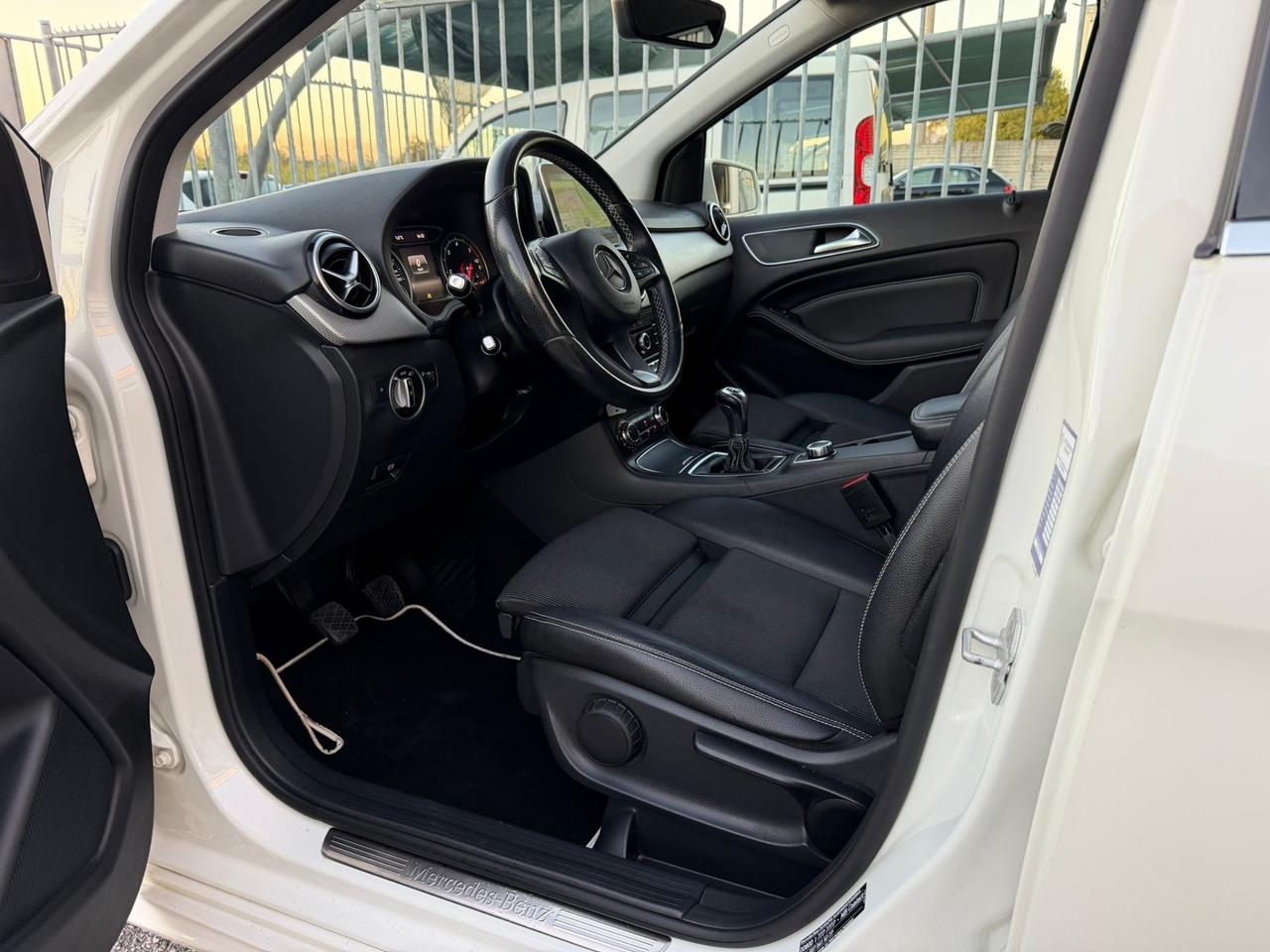 Mercedes-benz B 200 d 136cv (2.2 CDI) Premium OK NEOPATENTATI
