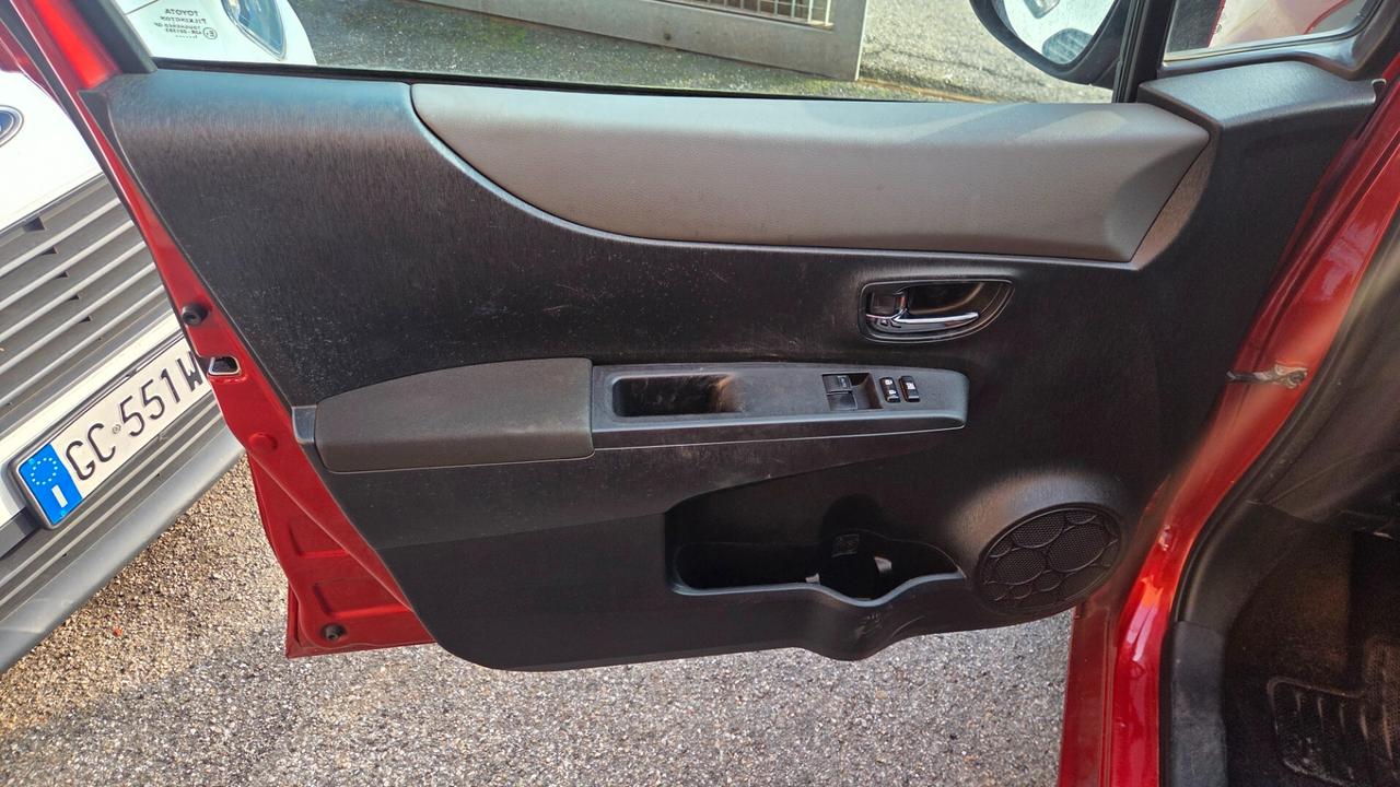 Toyota Yaris 1.3 5 porte Lounge full