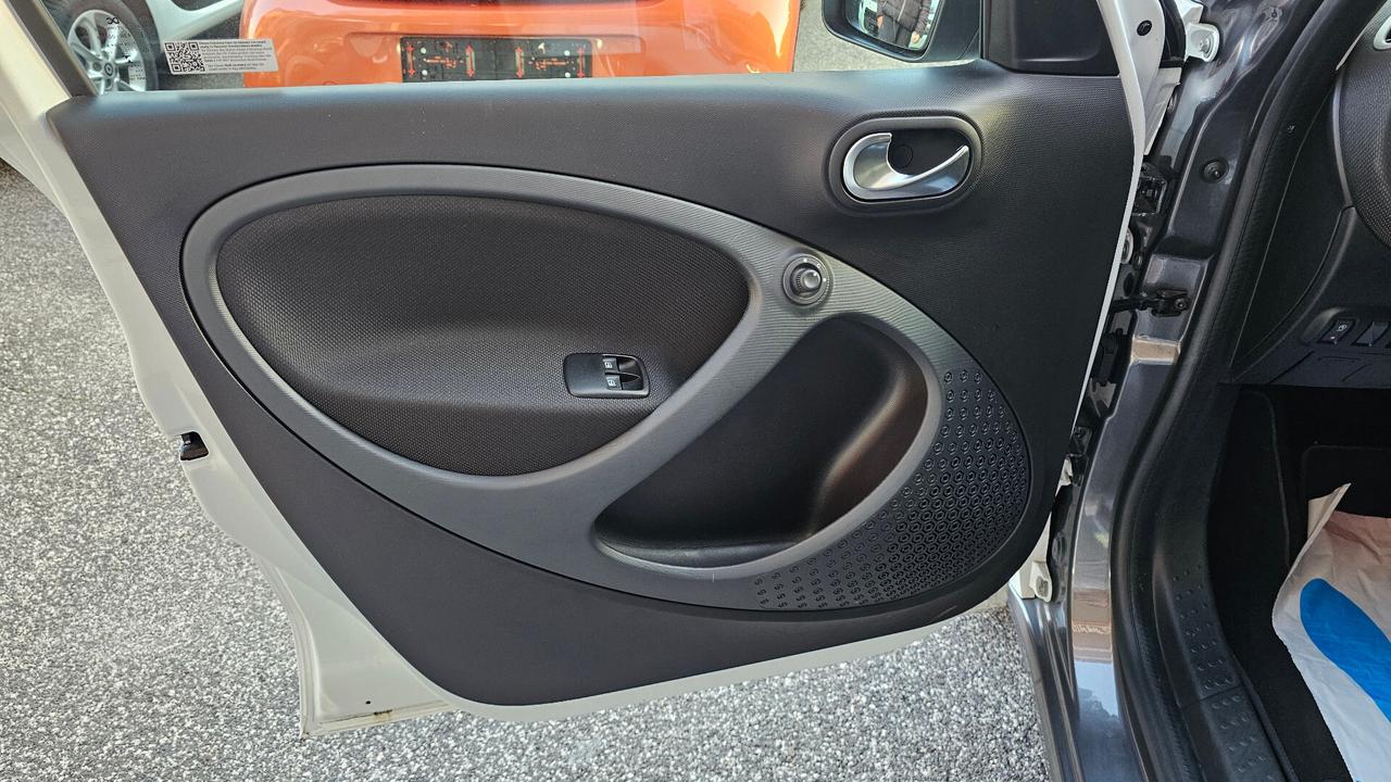 Smart ForFour 90 0.9 Turbo twinamic Passion UNIPRO NAV ANDROID TAGL UFF LED