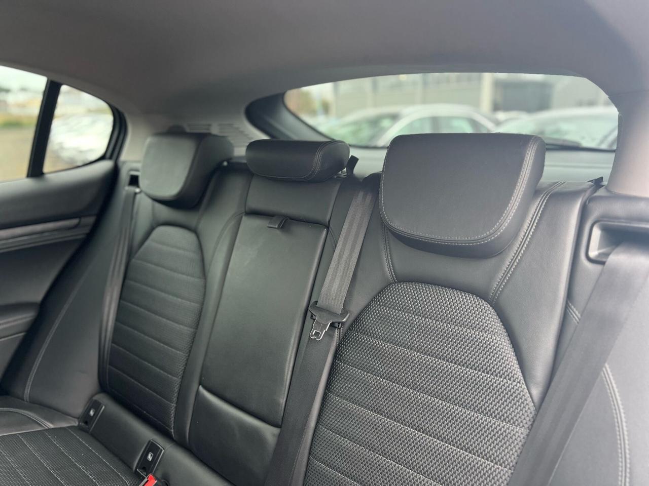Alfa Romeo Stelvio 2.2 Turbodiesel 160 CV AT8 RWD Business