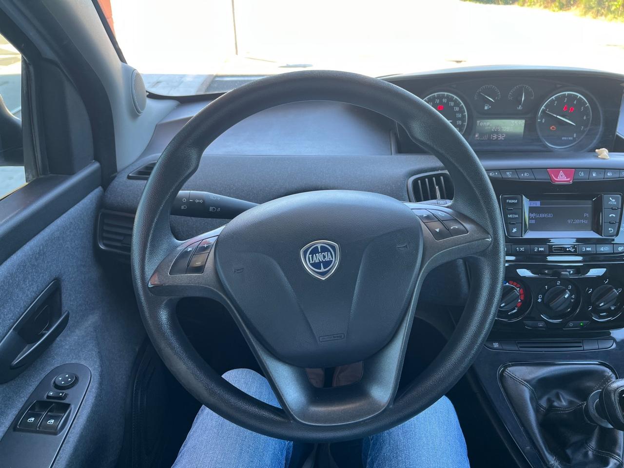 Lancia Ypsilon 0.9 TwinAir 85 CV 5 porte Metano Ecochic Platinum