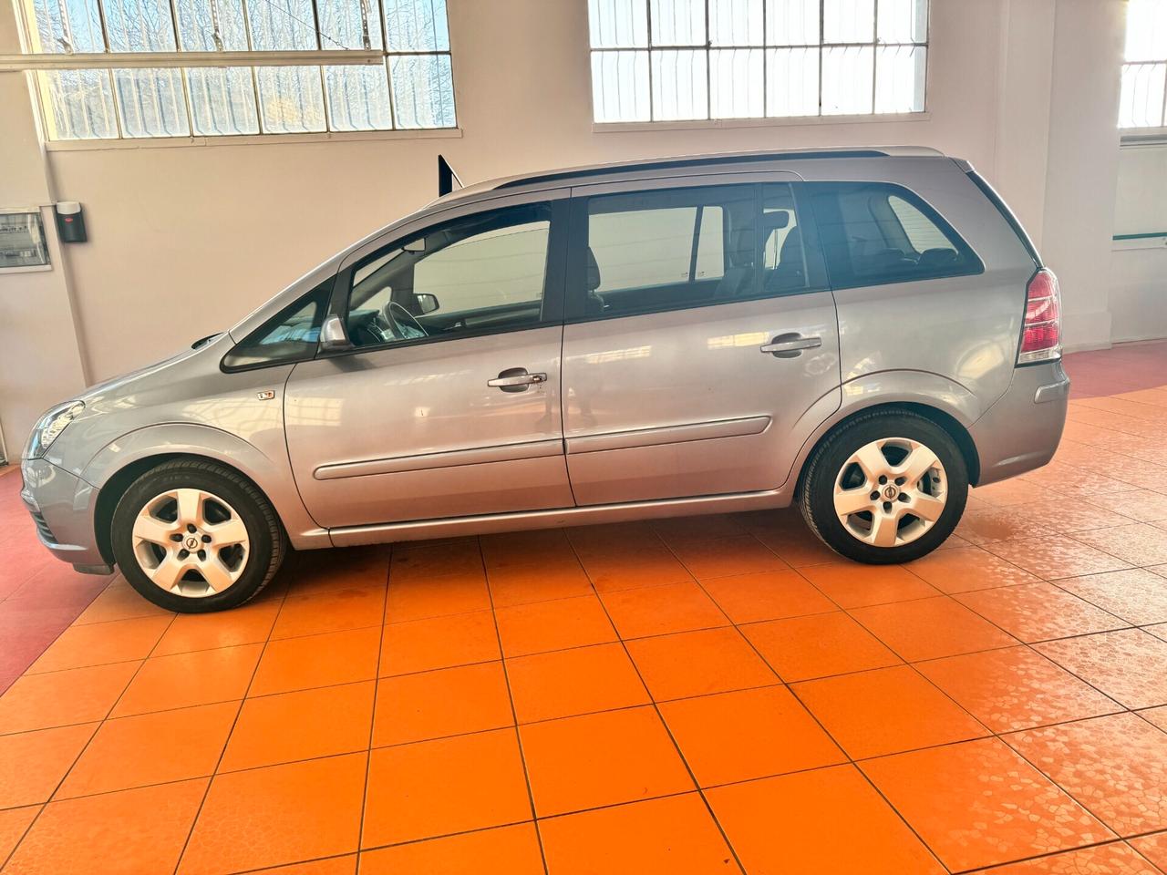 Opel Zafira OPEL ZAFIRA BENZINA 7 POSTI NEOPATENTATI