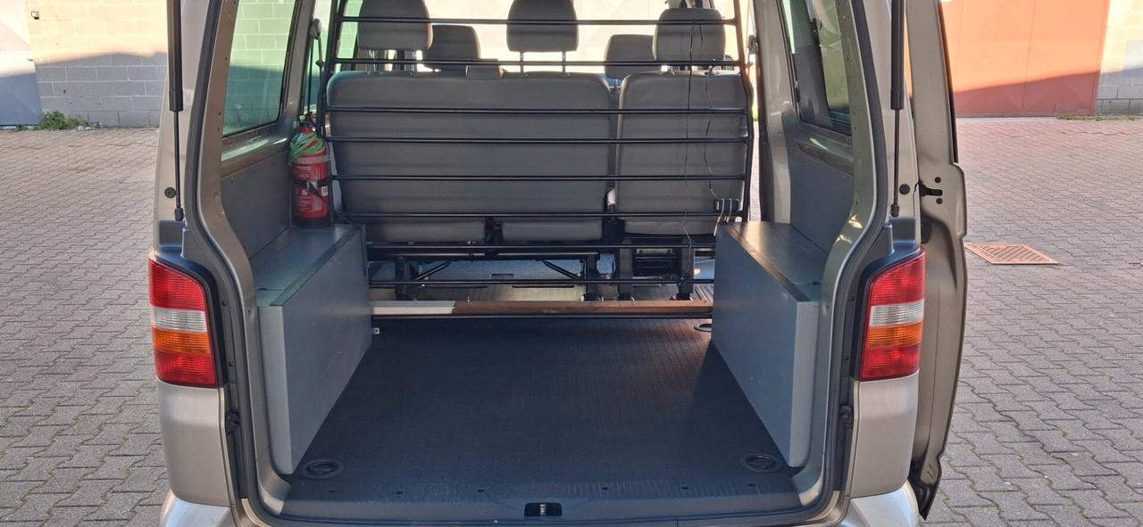 Volkswagen TransporterT5 2.5 TDI 4Motion Comfortline N1 6posti