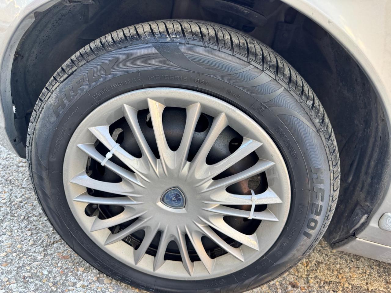 Lancia Ypsilon 1.2 Oro Giallo