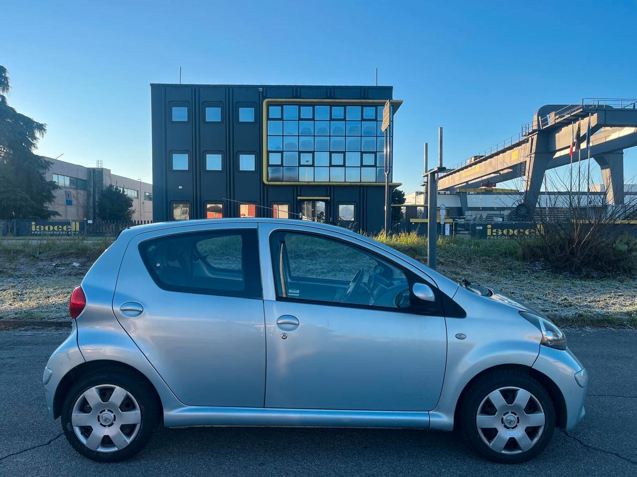 Toyota Aygo 1.0 12V VVT-i 5 porte Sol