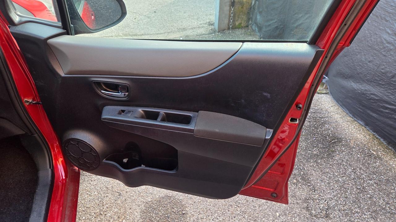 Toyota Yaris 1.3 5 porte Lounge full