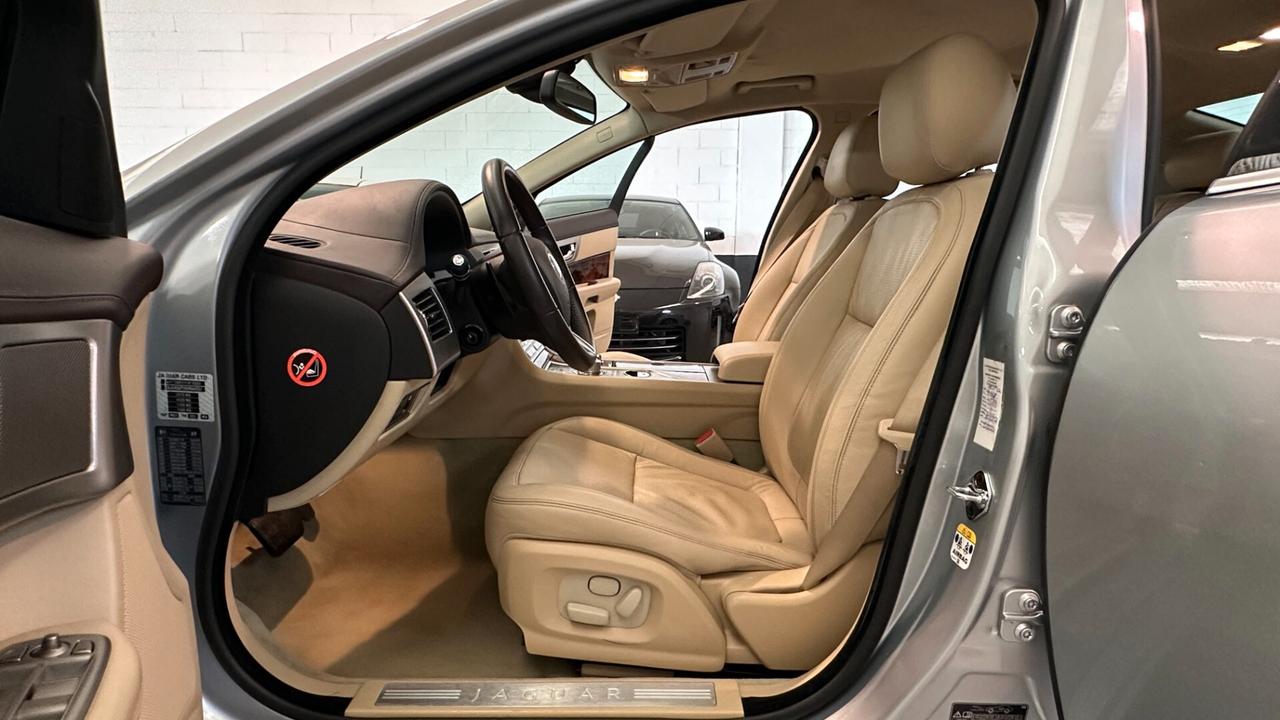 Jaguar XF 4.2 V8 Premium Luxury