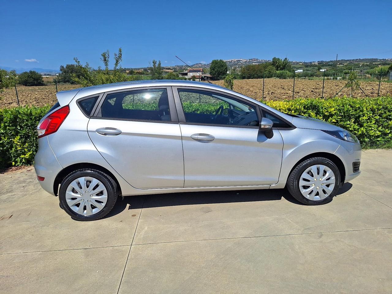 Ford fiesta 1.4 GPL 95cv.Distribuzione Ok