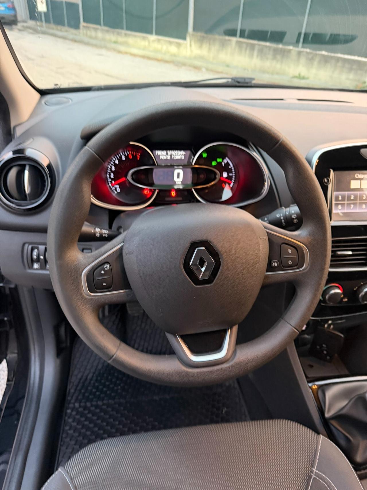 Renault Clio 1.2 75CV 5 porte Zen