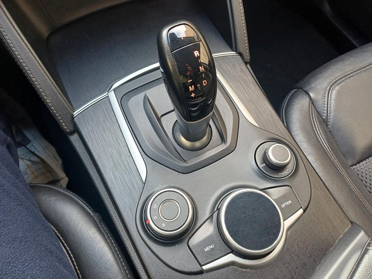 Alfa Romeo Stelvio 2.2 Turbodiesel 180 CV AT8 RWD Executive