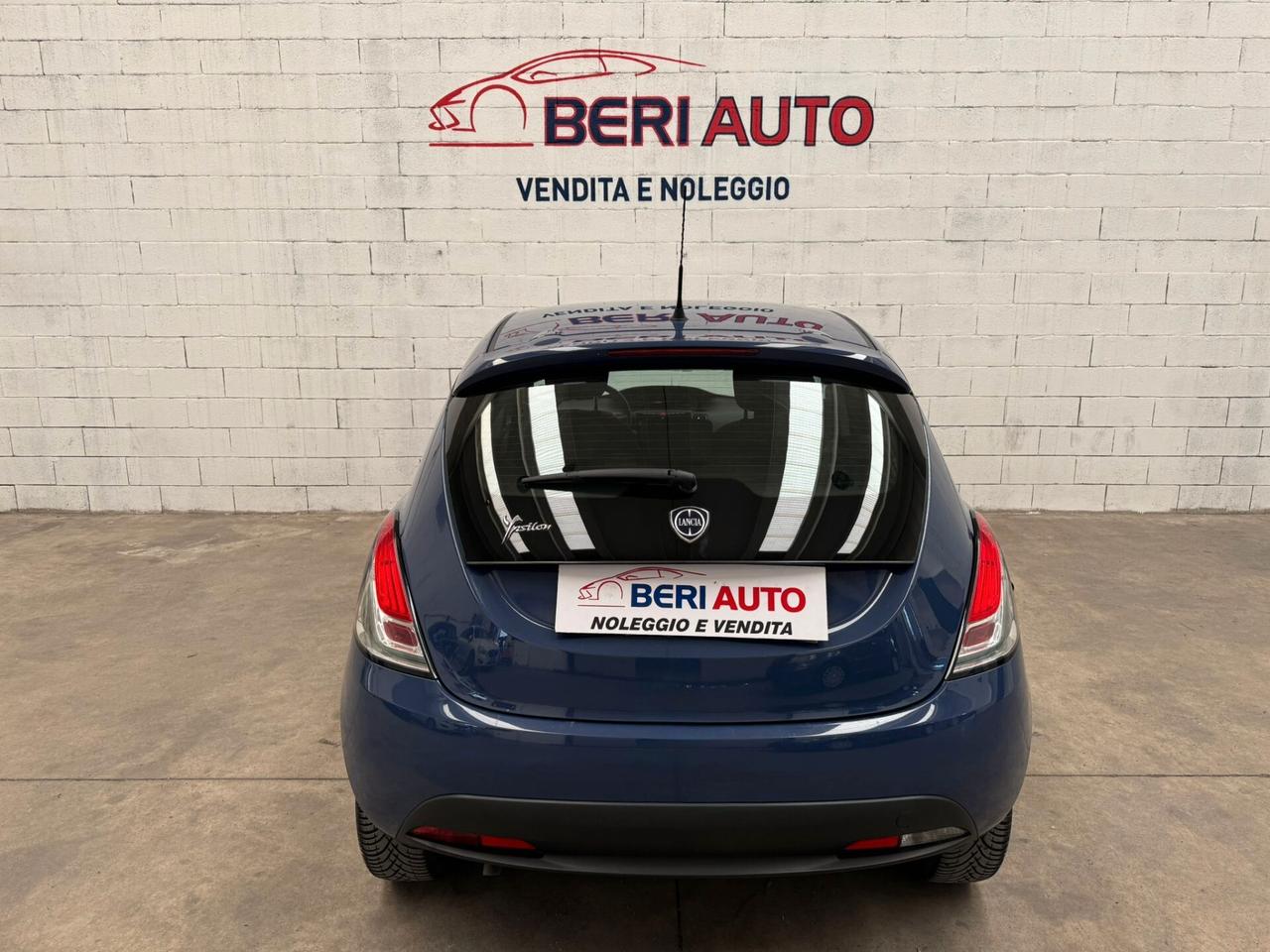 Lancia Ypsilon 5 porte GPL adatta neopatentati