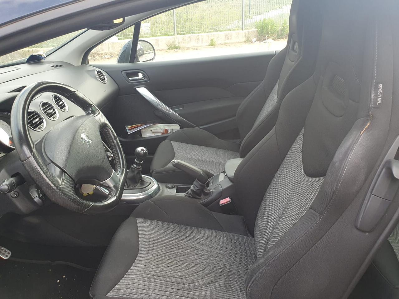 Peugeot 308 2.0 HDi 140CV CC Féline