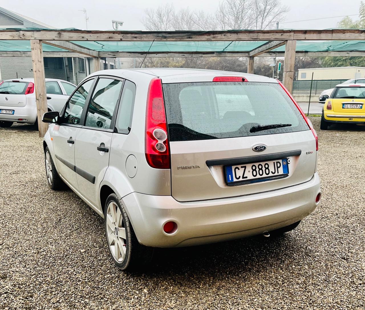 Ford Fiesta con 26.157km. NUOVA!