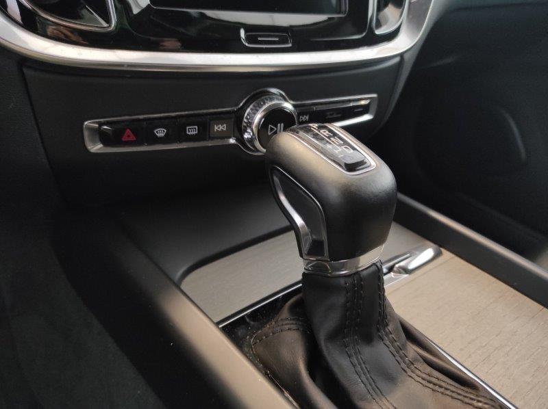 VOLVO V60 (2018-->) - V60 D3 AWD Geartronic Business