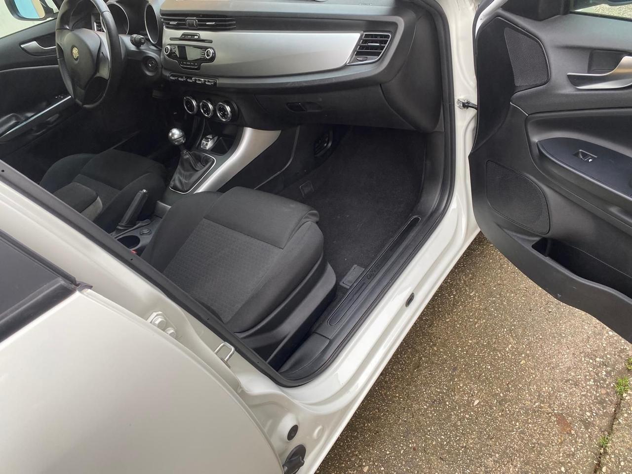 ALFA ROMEO GIULIETTA 1.6 JTDm-2 MOLTO BELLA GUARDA