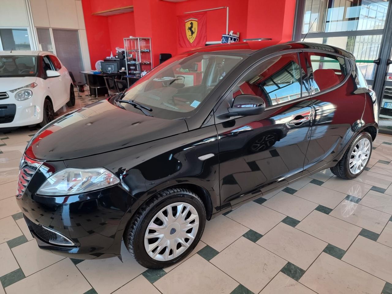 Lancia Ypsilon 1.3 MJT 16V 95 CV 5 porte S&S Silver