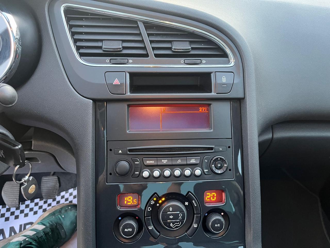 Peugeot 5008 1.6 HDi 115CV Allure Unipro 2015