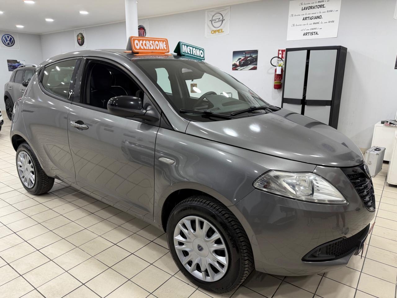 Lancia Ypsilon ecochic gold 2014